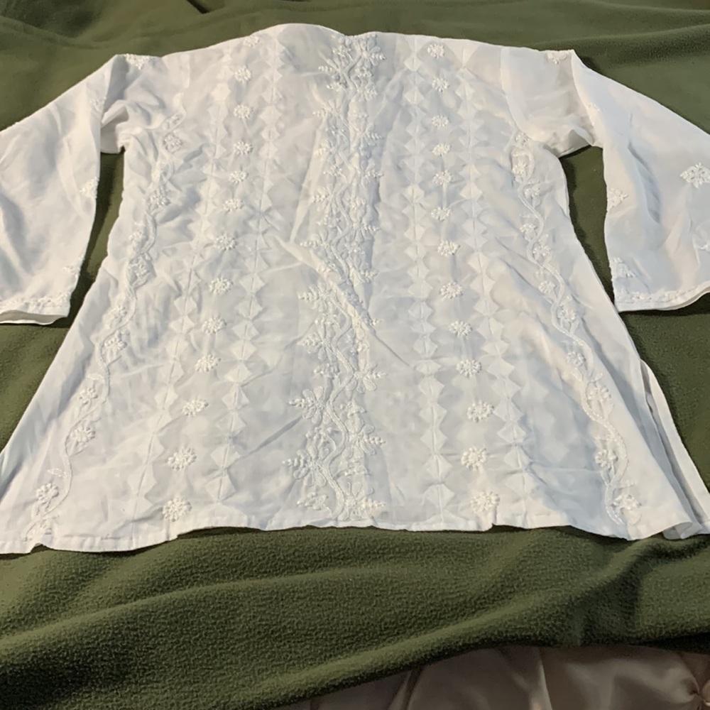 Beautiful, white, floral, sheer tunic. Handmade in India. Size small. - Picture 5 of 6